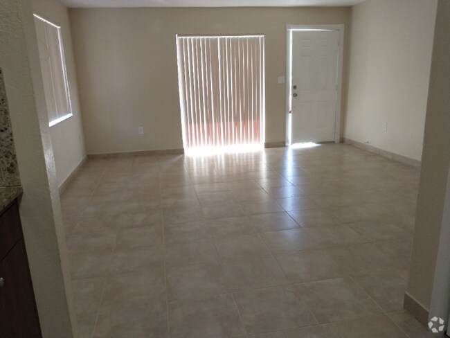 Building Photo - 43 W 43rd Pl Rental