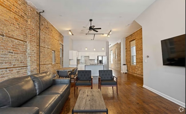 Building Photo - 2219 W 18th Pl Unit 1 Rental