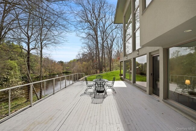 17 Fox Run Rd