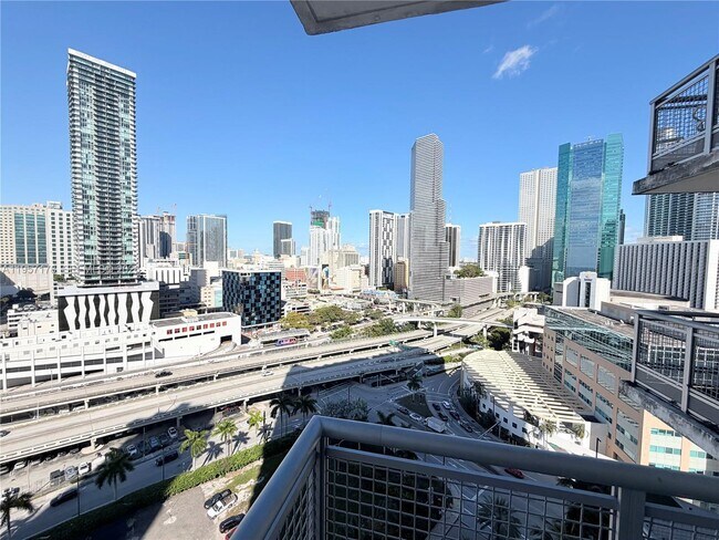 Photo - 350 S Miami Ave Unidad 2011