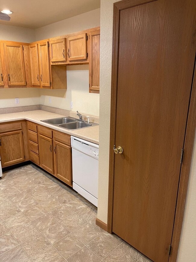 Photo - 16878 Hurricane Ln Unit B