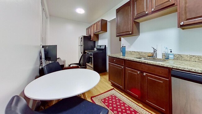 Photo - 734-44 W. Aldine