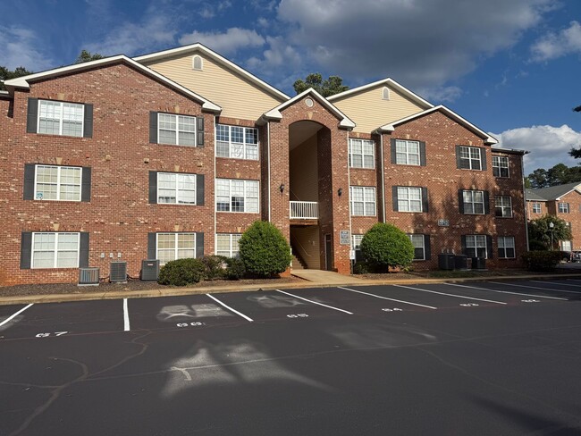 Building Photo - Adorable 2 Bedroom Convenient to Battlegro... Rental