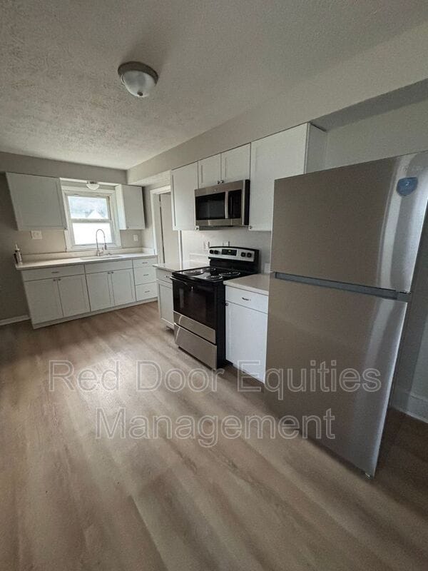 Building Photo - 1101 E Walnut St Rental