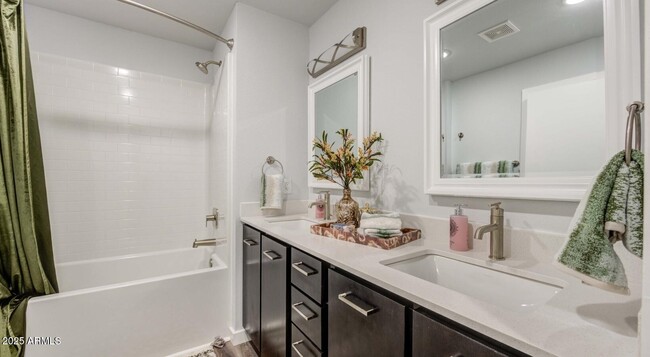 Photo - 11850 W Fillmore St Unidad 2