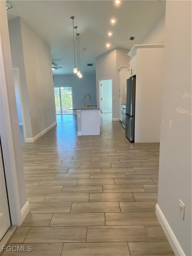 Building Photo - 2213 Hogan Dr