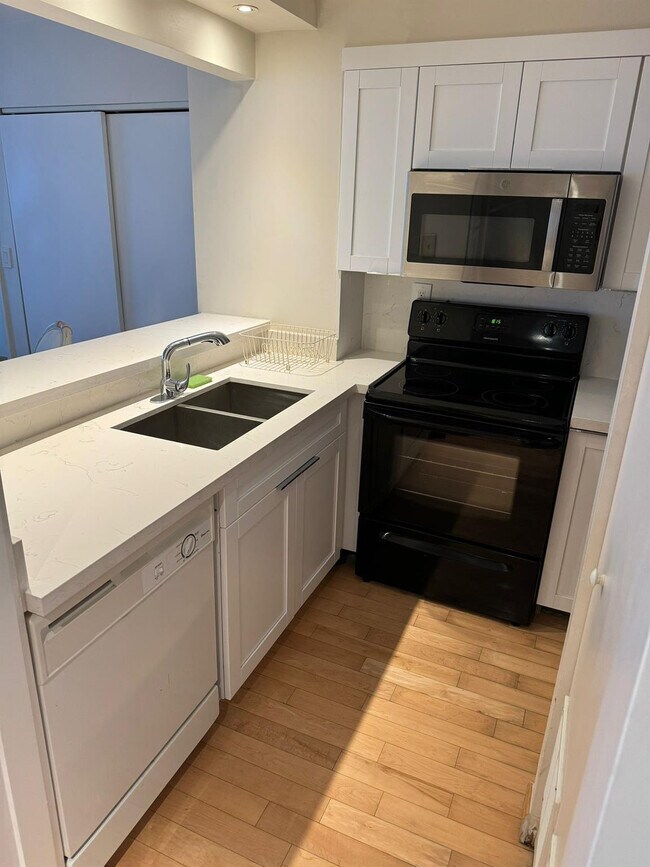 Photo - 540 Brickell Key Dr Unidad 1214