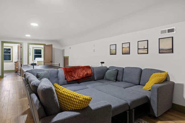 Building Photo - 250 Mt Della Rd Rental