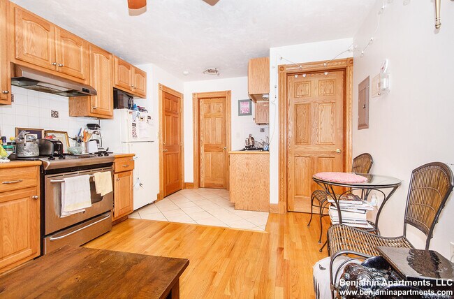 Photo - 61 Anderson St Unit 4