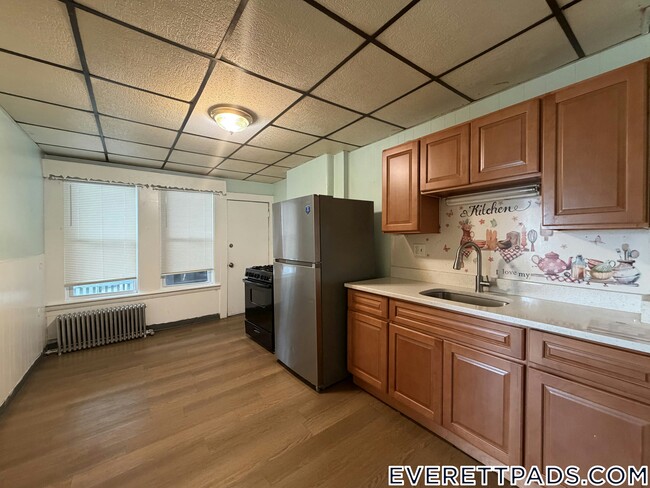 Building Photo - 44 School St