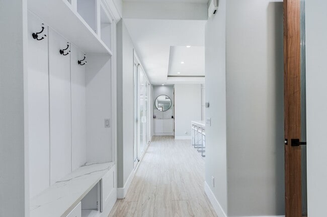 Photo - 10068 Russell Ave