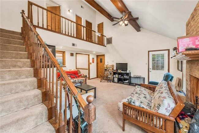 1203 Hardwood Ln