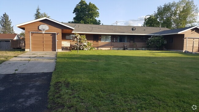 Building Photo - 13622 E 12th Ave Rental