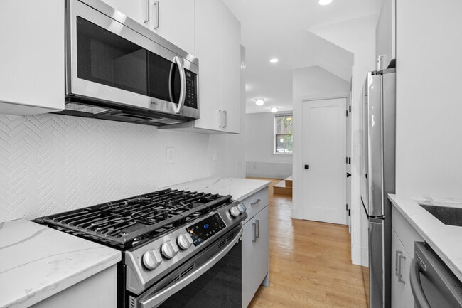 Building Photo - 86 Chelsea St Unit #1