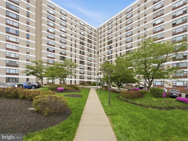 Building Photo - 4600 Duke St Unit 519