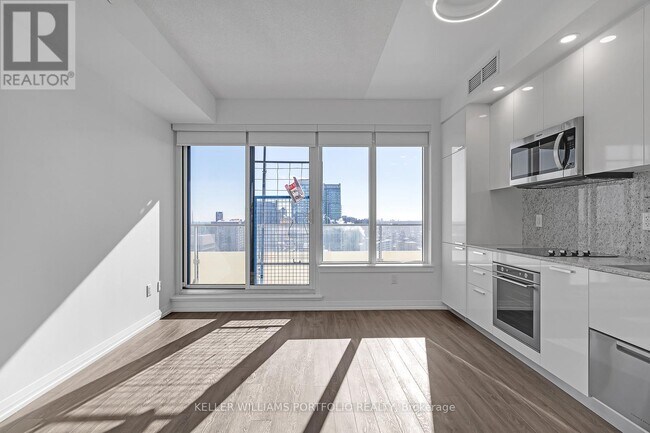 Photo - 75 Canterbury Pl Unit 2805