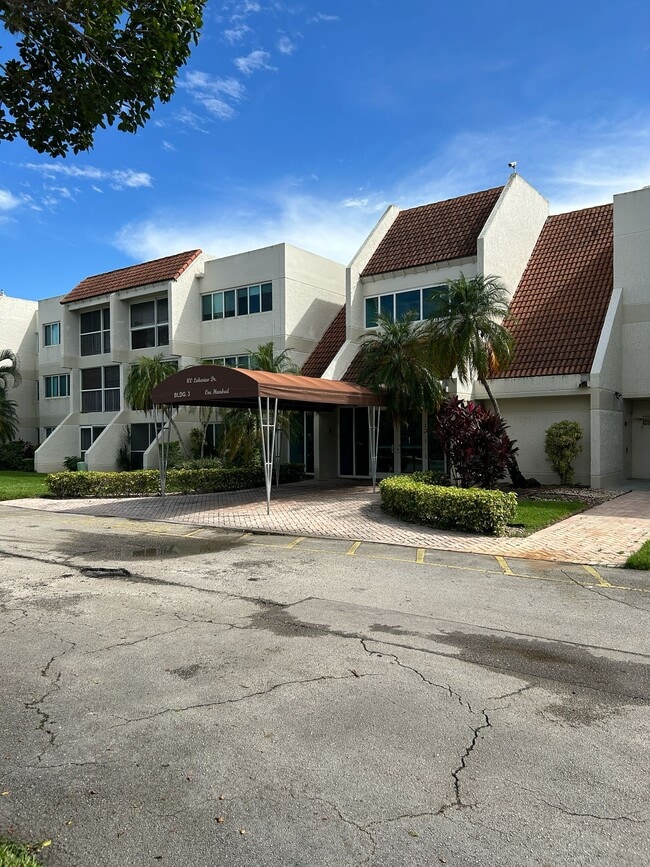 Building Photo - 100 Lakeview Dr Unit 207 Rental