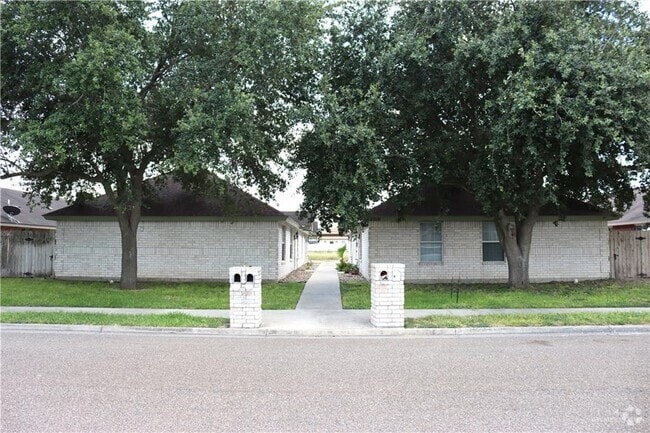 Building Photo - 2016 W Western Dr Unit 4 Rental