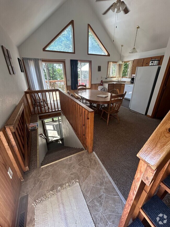 Building Photo - 4 Bed, 2 Bath Year Round Cabin available! ... Rental