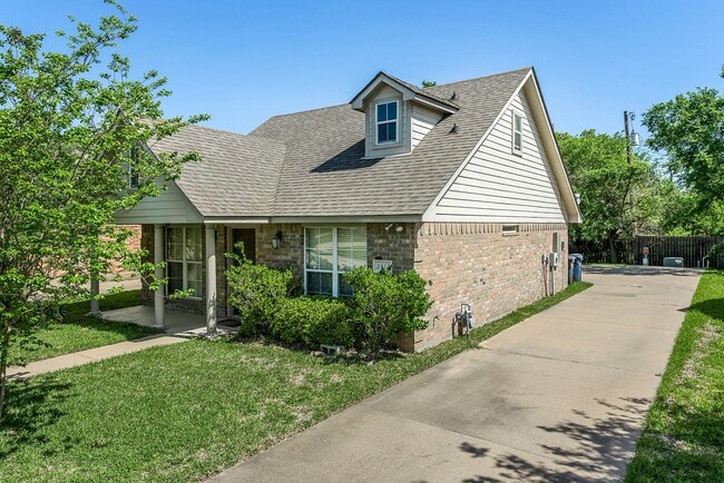 Photo - SUBLEASE AVAILABLE IMMEDIATELY THROUGH JUL...