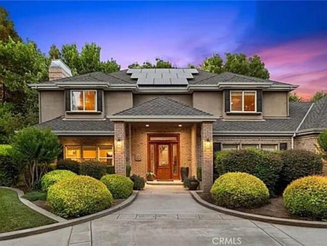 Building Photo - Custom built home with an AMAZING resort l...