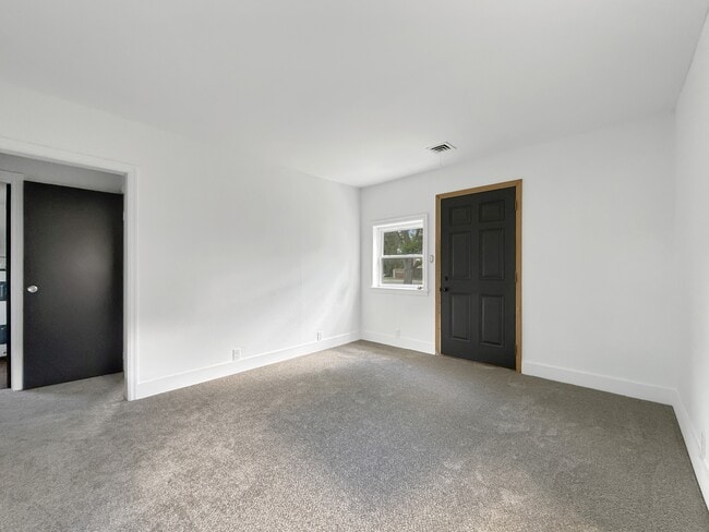Photo - 3044 Hickory Grove Ave