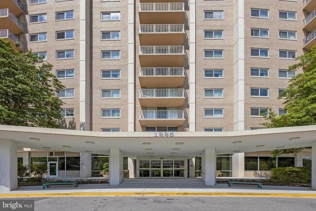 Building Photo - 1225 Martha Custis Dr Unit 203