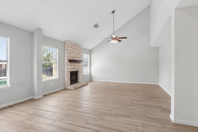 Photo - 15301 Ecorio Dr