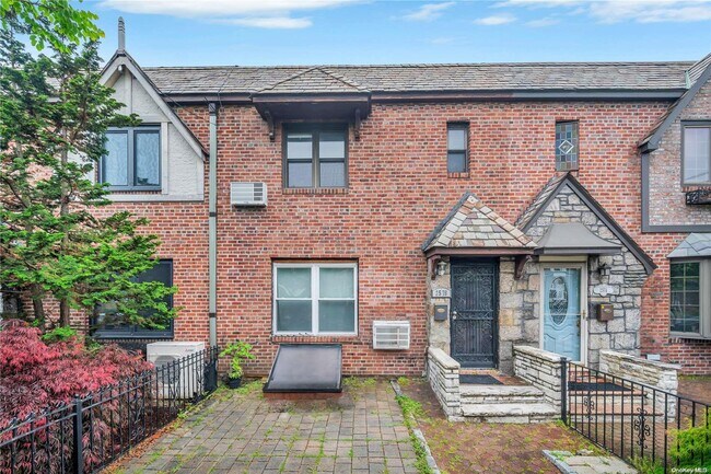 Photo - 25-76-76 47th St