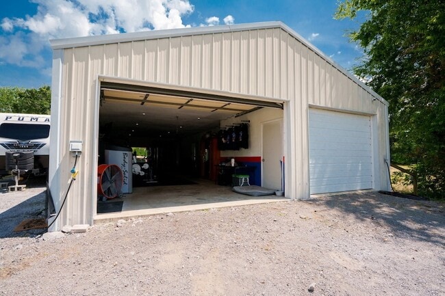 Photo - 864 Greenwood Rd