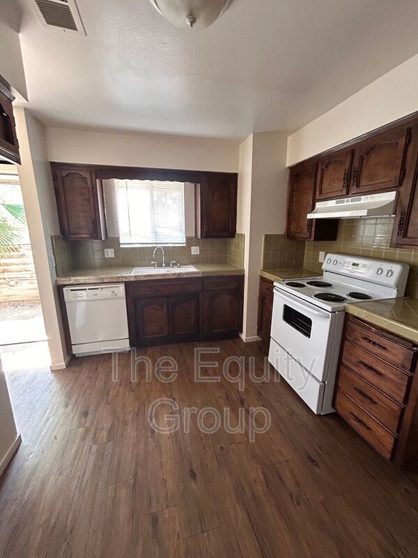 Photo - 2434 W Caldwell Ave