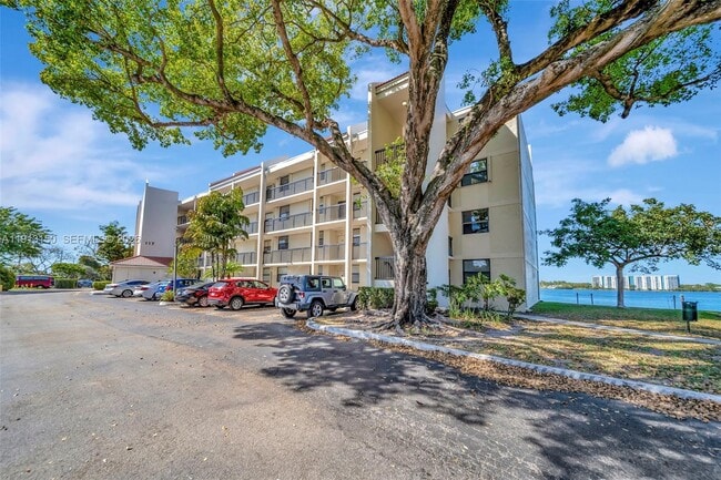 Photo - 117 Lake Emerald Dr Unit 408