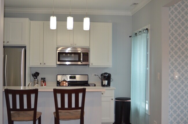 Photo - Beautiful penthouse unit in Lakeview Unit 735-3F