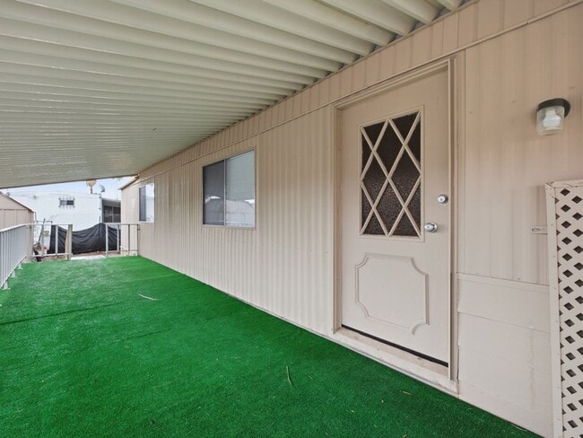 Photo - 3 Bedroom 2 Bathroom With community Pool!