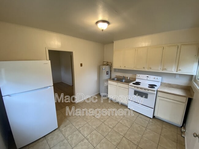 Photo - 303 Powell St