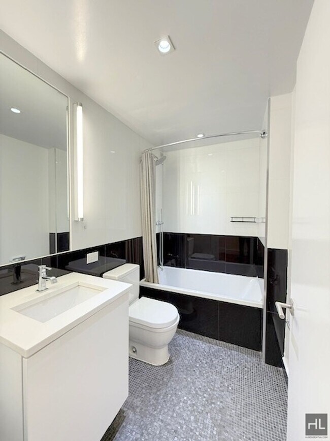 Photo - Large newly renovated 2 bed 2 bath - WEST ... Unidad 5L