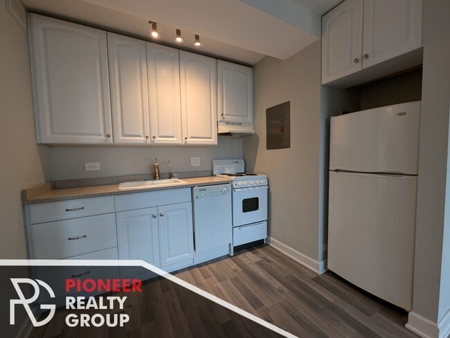 445 W Wellington Ave Unit W445-08C