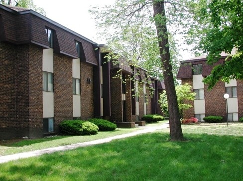 Cambridge Woods - Cambridge Woods & Briar Cliff Woods Apartments
