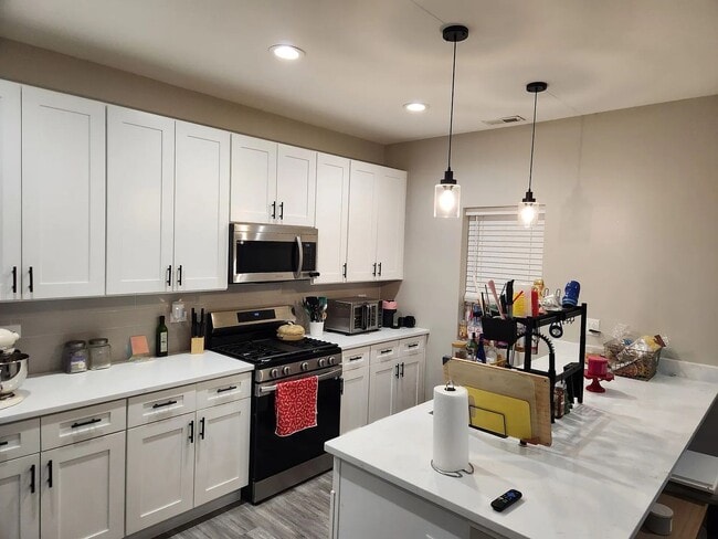 Building Photo - 4051 S Prairie Ave Unit 2