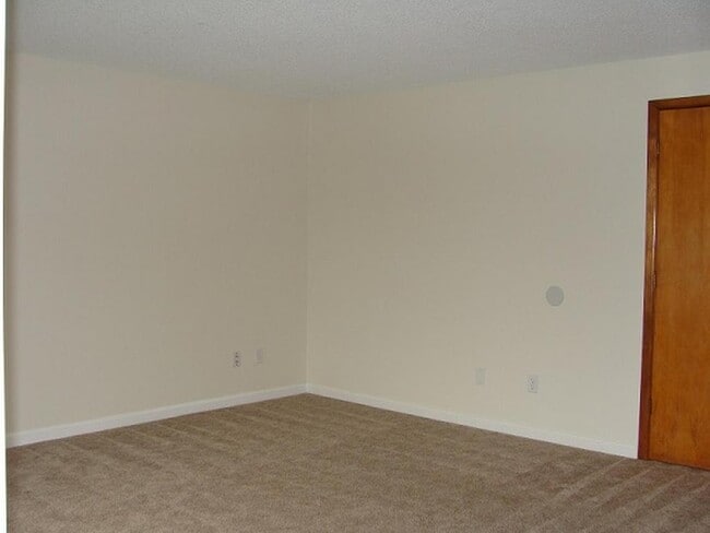 Photo - 1644 Oak St SE