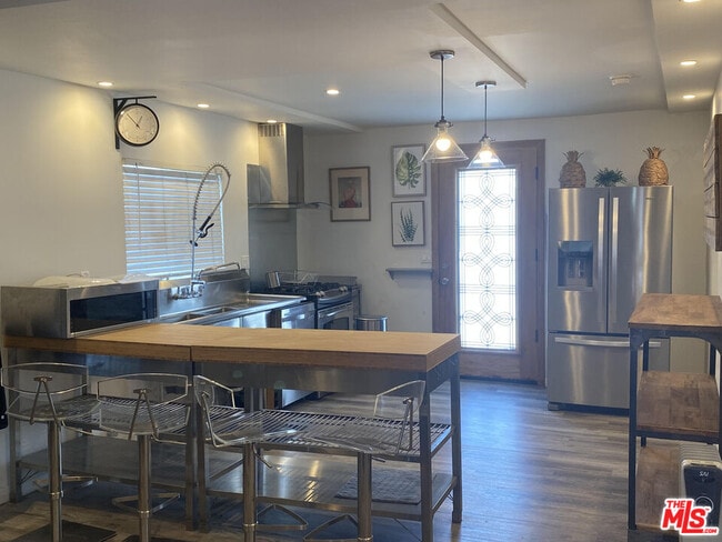 Photo - 4827 Saturn St