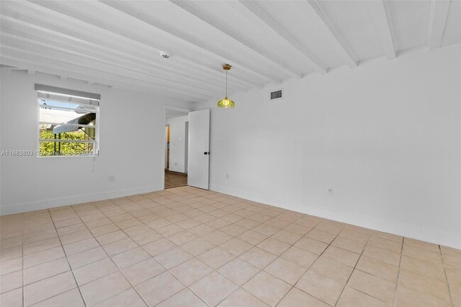 Photo - 738 Fernwood Rd