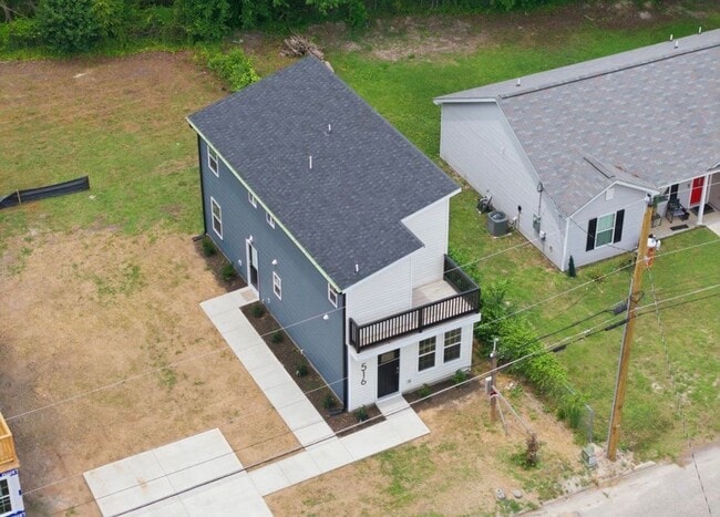 Photo - 516 Singletary St SE