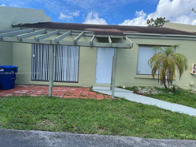 Building Photo - 20424 NW 15th Ave Unit 5-6 Rental