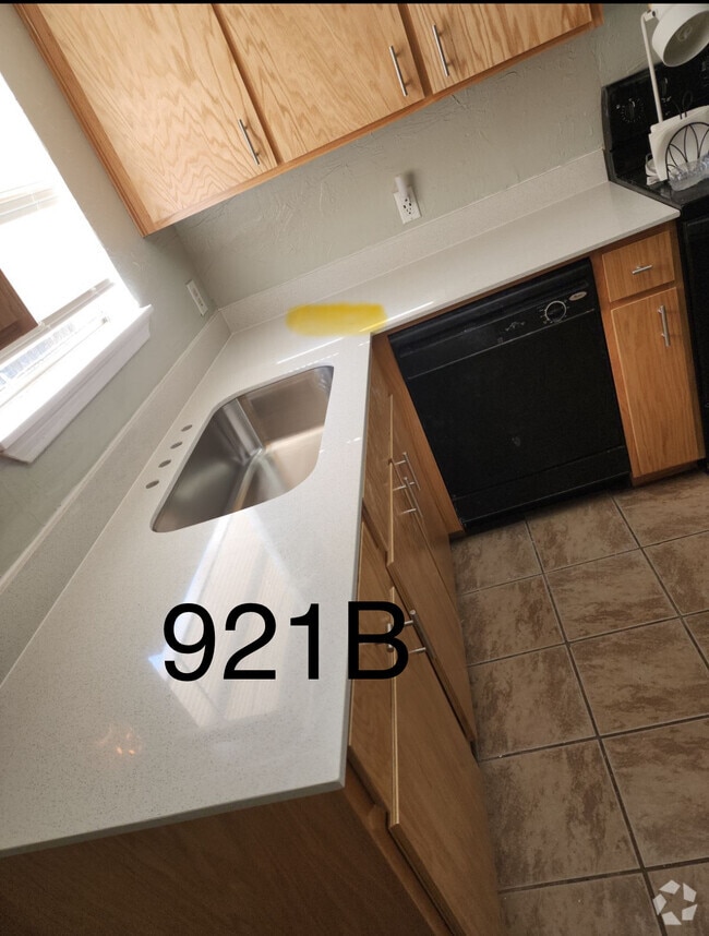 Building Photo - 921 NW Summercrest Blvd Rental