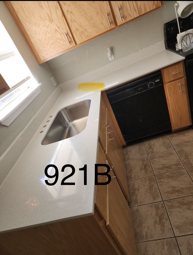 Building Photo - 921 NW Summercrest Blvd Rental