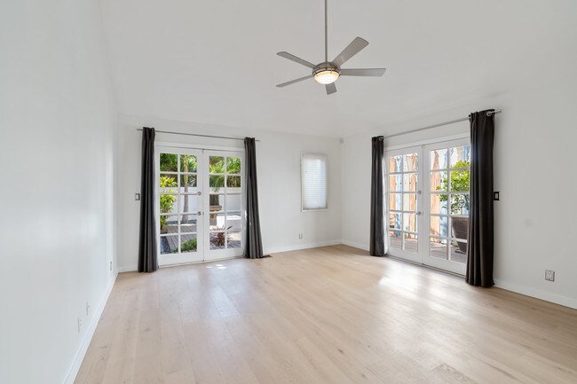 Photo - 1153 N Poinsettia Pl