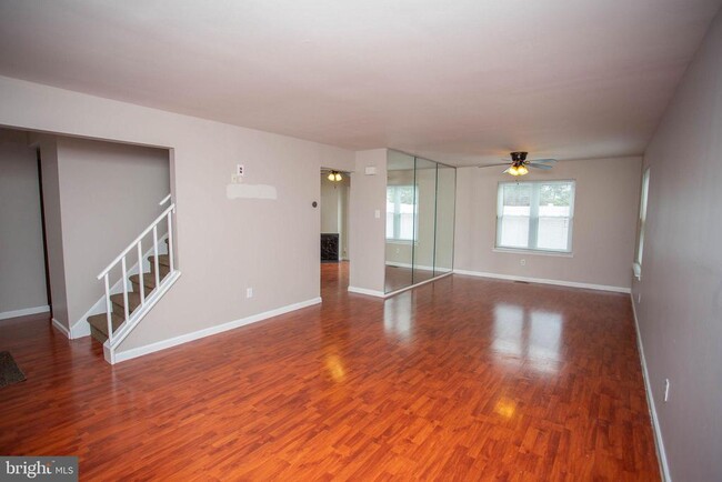 Photo - 351 Hawthorne St Townhome