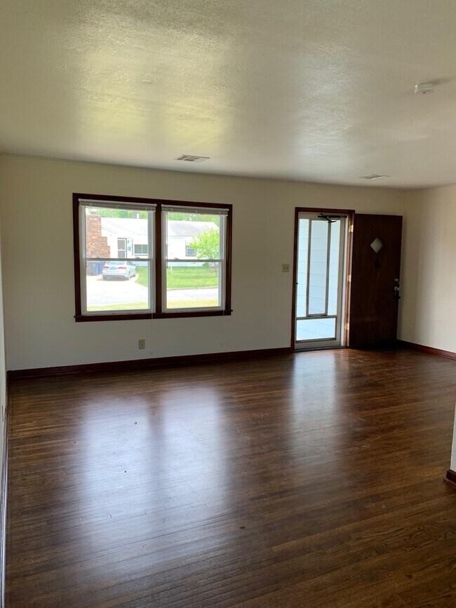 Photo - Adorable 3 Bd 1 ba w/ garage