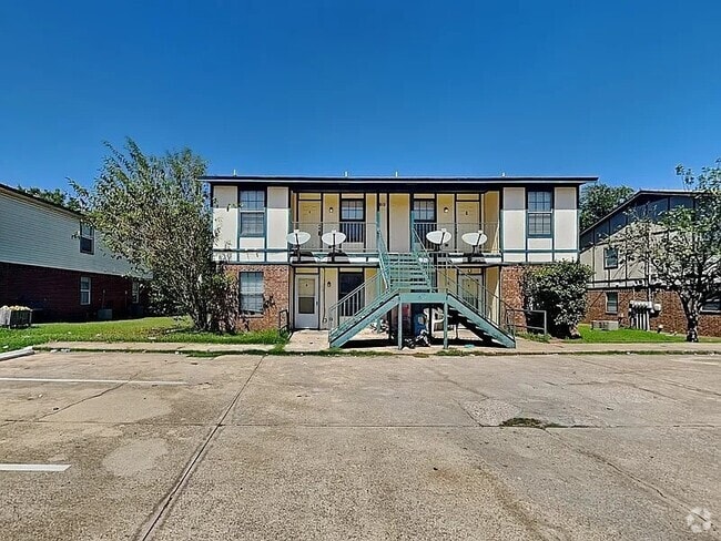 Building Photo - 612 Race St Unit C Rental